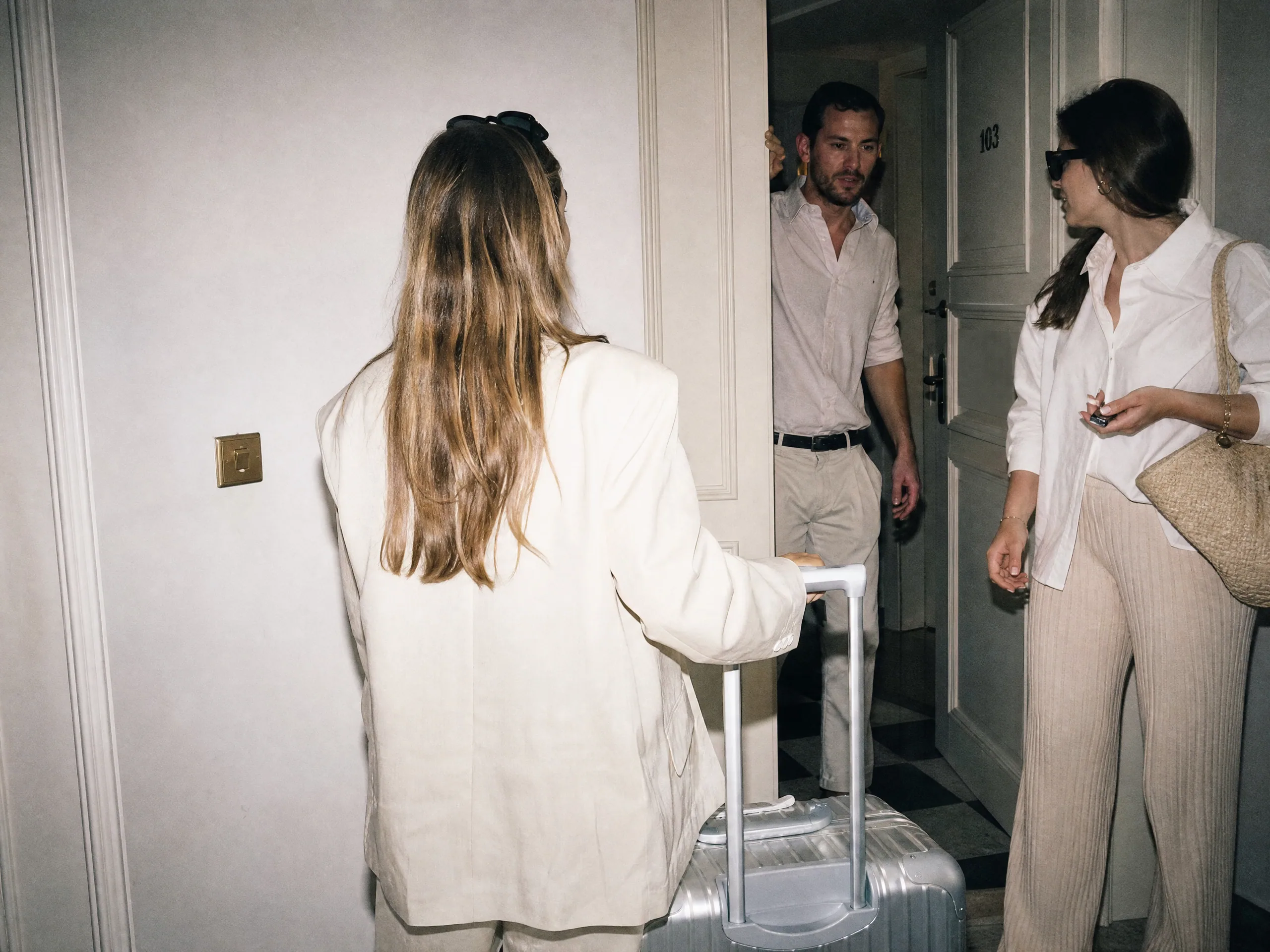 Destination wedding in Spain: Farewell Brunch Timing and Room Access