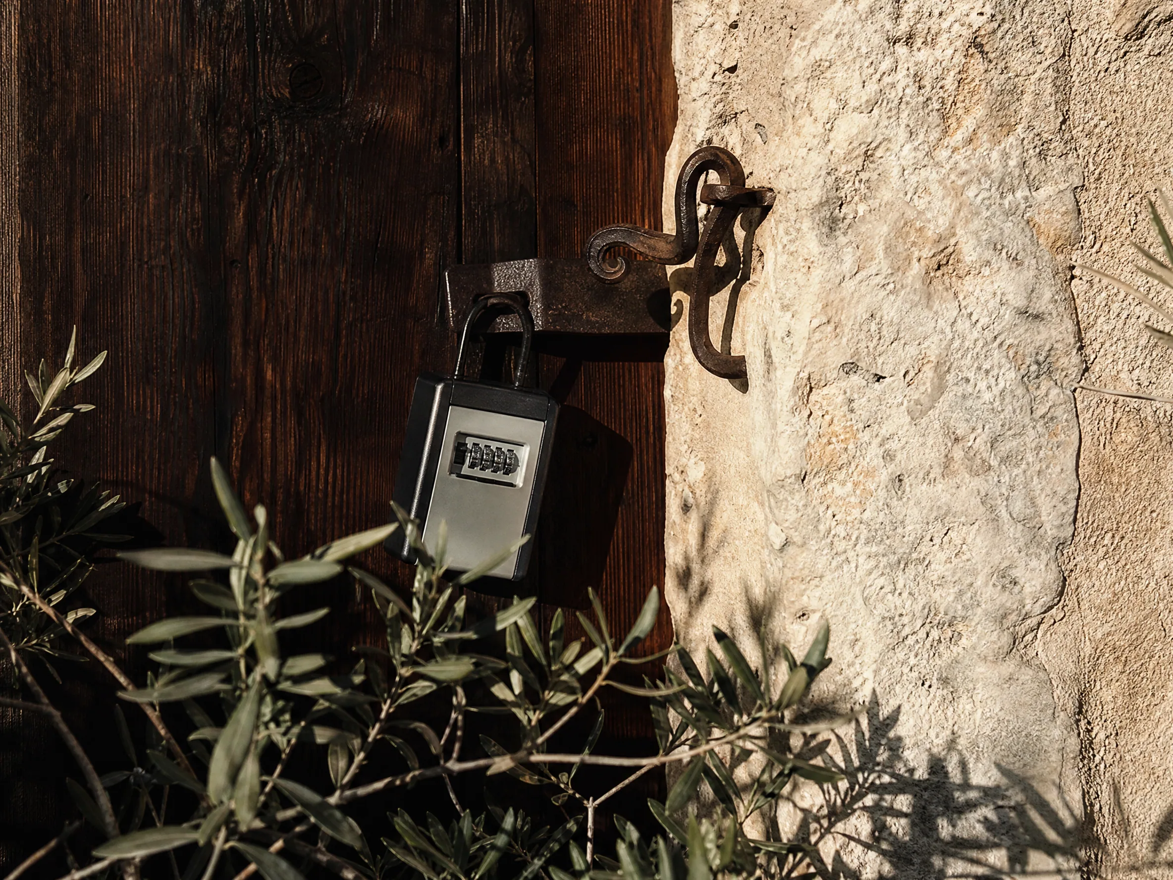Luxury wedding detail: What a Caja de Llaves Looks Like on Spanish Properties