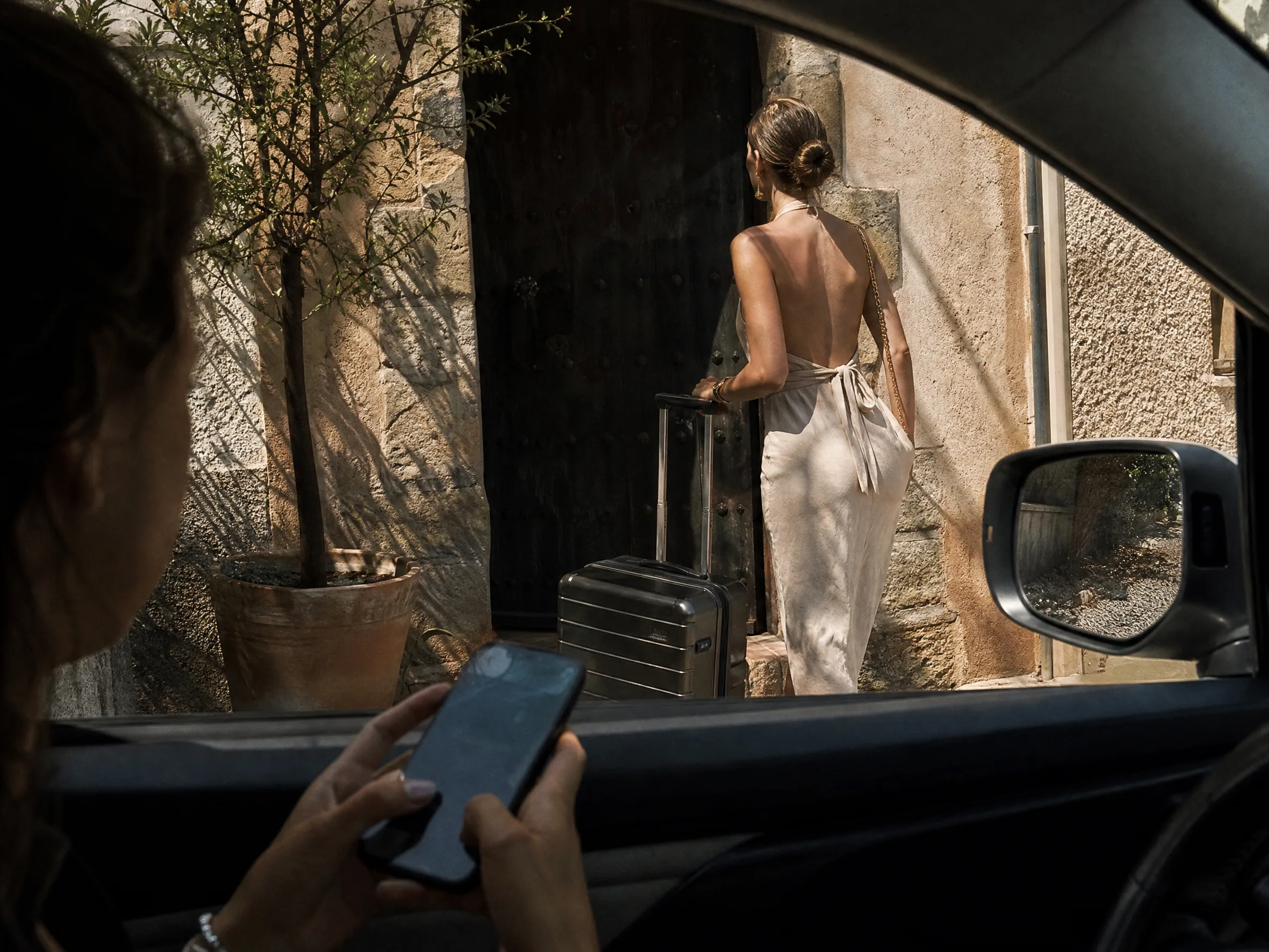 Destination wedding in Spain: Arrival Windows vs Cleaning and Host Schedules