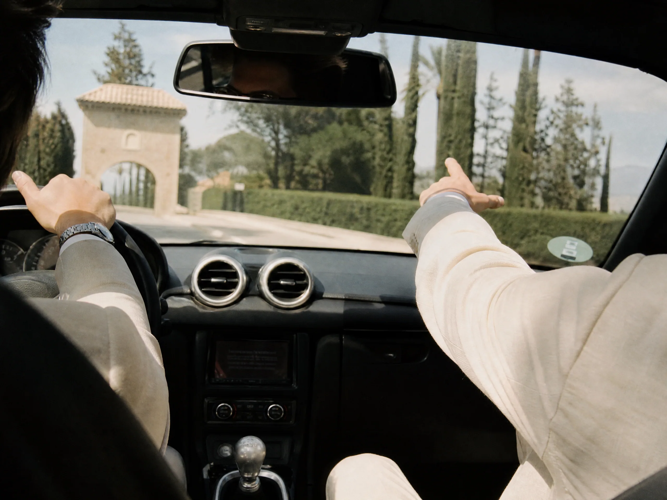 Guest Spanish Rotondas and Prioridad a la Derecha: Roundabout Driving Briefing for Destination Wedding Rentals in Spain