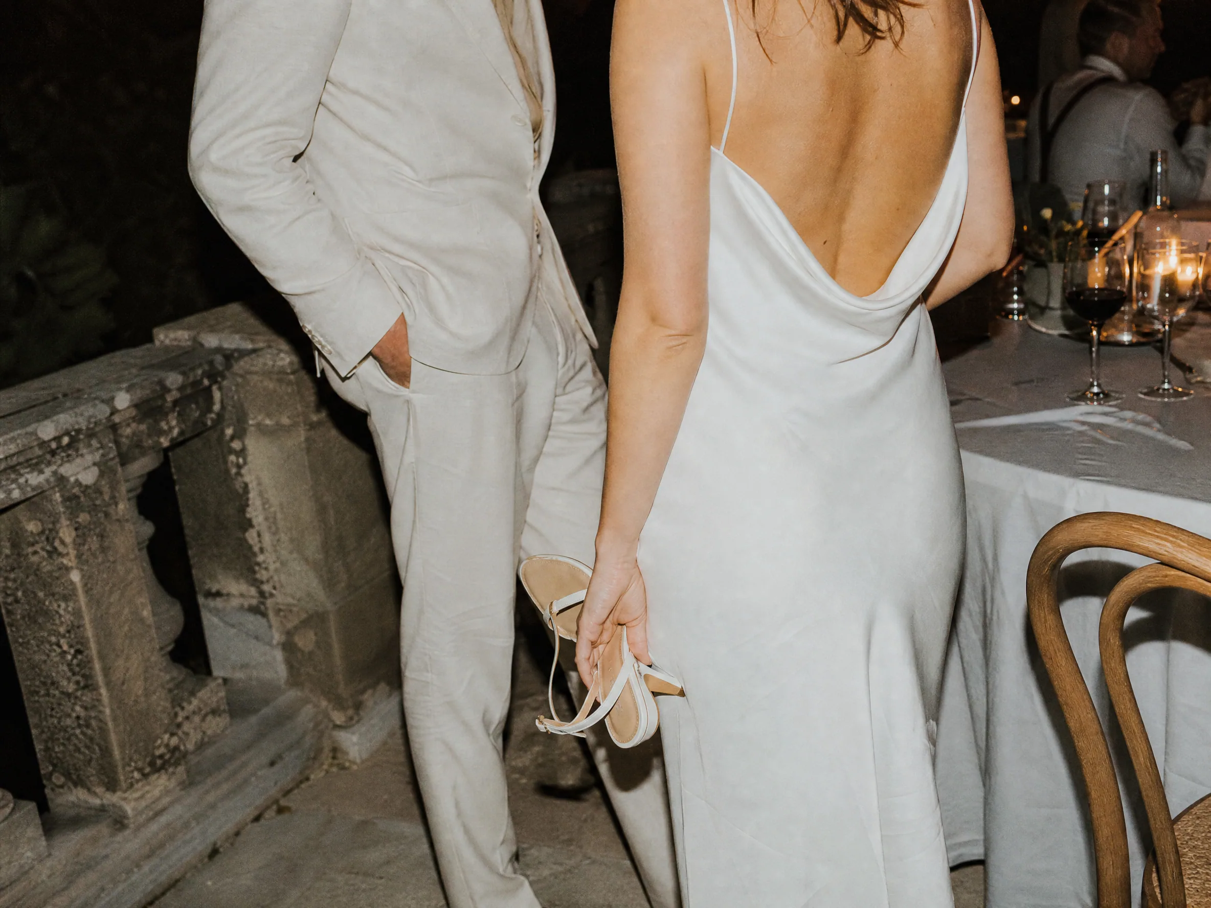 Wedding reception detail: How to Book Automático Without Losing the Weekend Budget