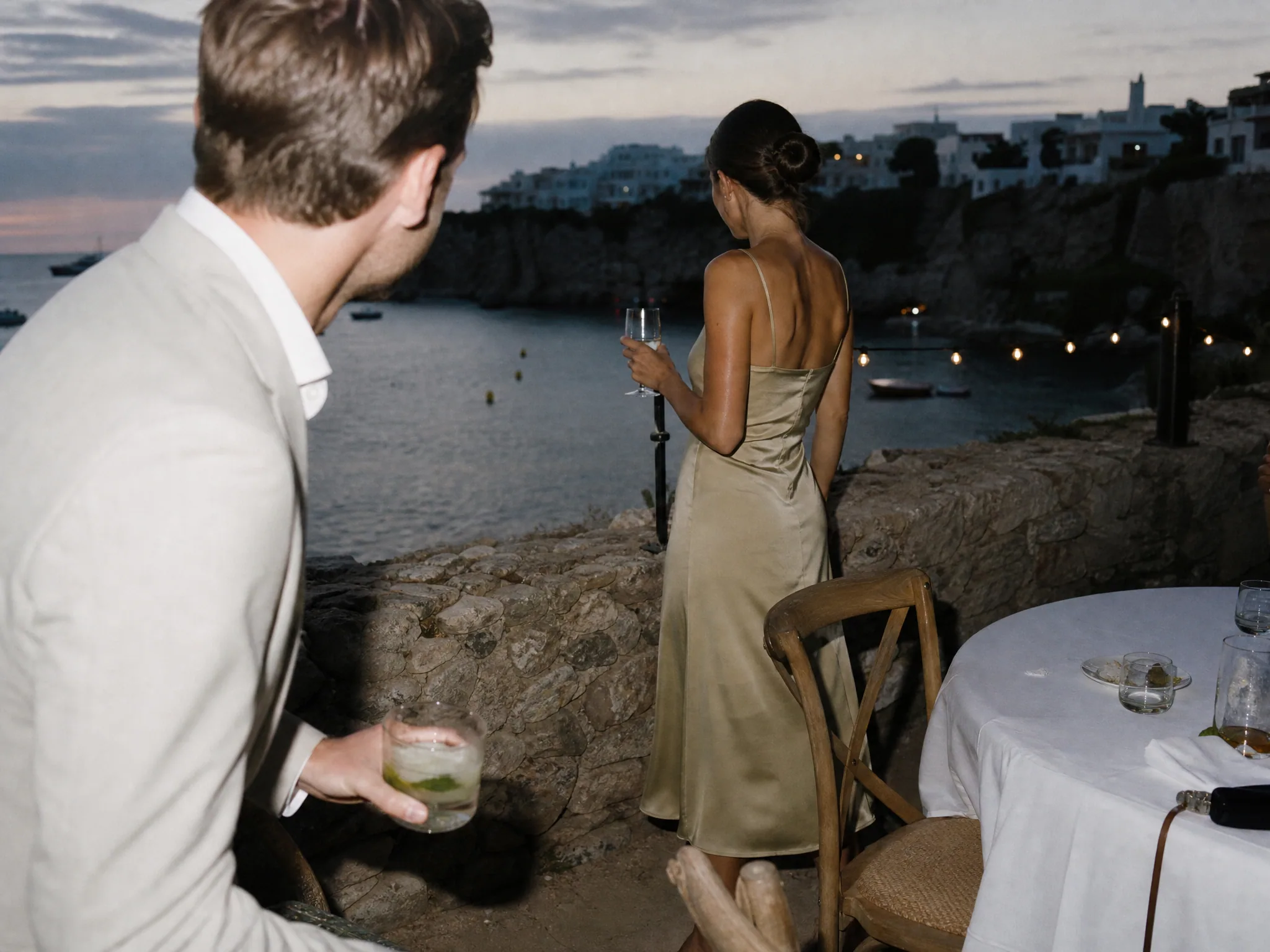 Videografía de Bodas en Menorca: Lo que Cambia en una Isla Más Pequeña
