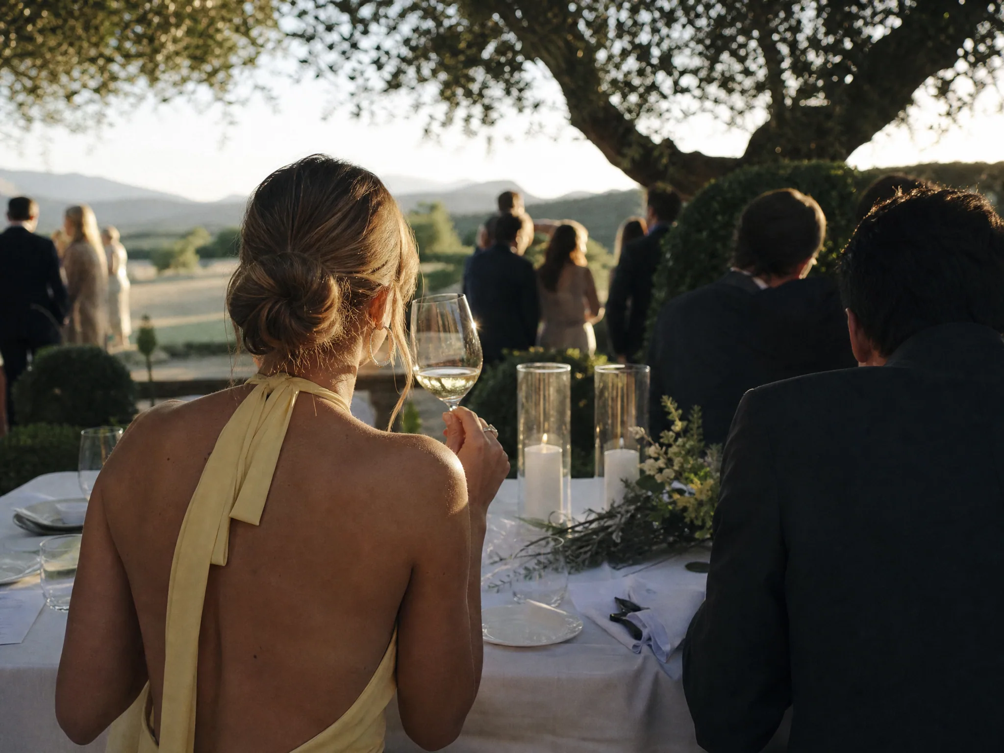 Luxury wedding detail: Spring and Autumn: The Sweet Spot for Light and Color