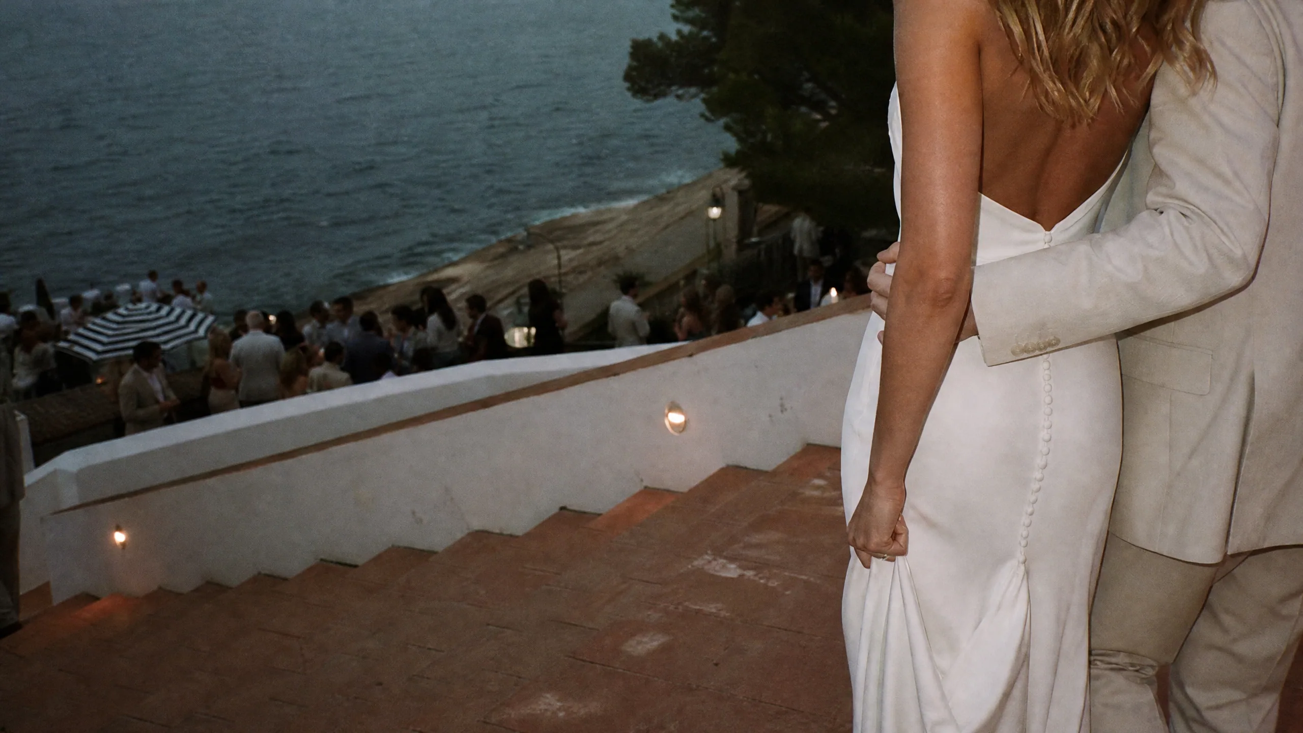 Videografía de Bodas en Menorca: Lo que Cambia en una Isla Más Pequeña